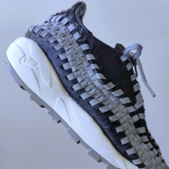 Nike Air Women\'s Footscape Woven Black / Smoke Grey  Lightweight Comfort Sneaker